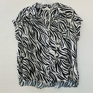 Rose + Olive Zebra Print Short Sleeve Collared Blouse Rayon Black White Top